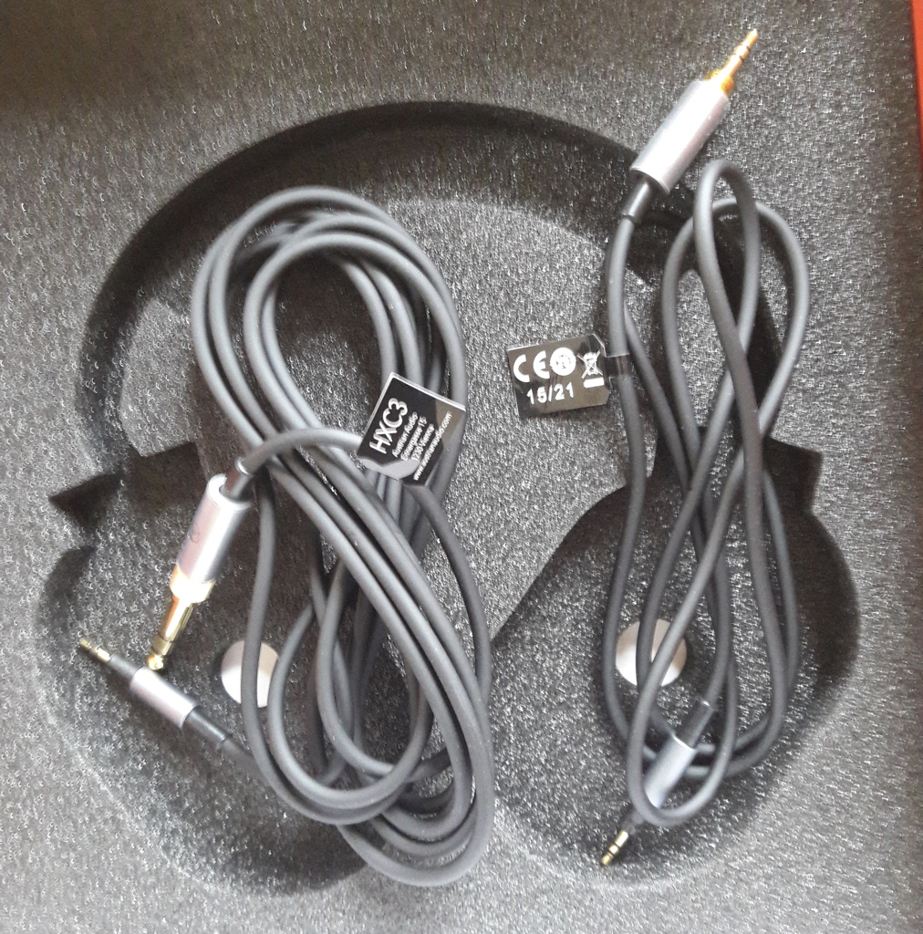 austrian_audio_hi-x65-cables.jpg