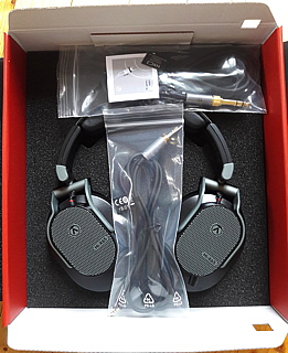 austrian_audio_hi-x65-box-open.jpg